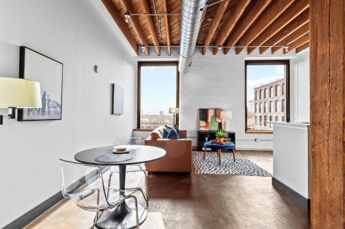 Downtown St. Louis Apartamento | Riverfront Loft-Parking-Gym-Deck-4I