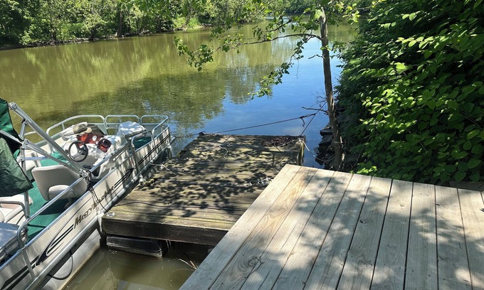 Indianapolis Apartamento | Riverfront Loft Getaway Cozy, Clean, Restaurants, kayaks, close to Broad Ripple!