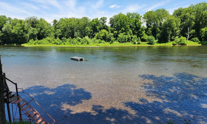 Hedgesville Cabina | New Riverfront Log Cabin on the Potomac River -