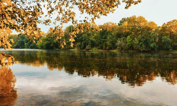 Fishers Hill Cabina | Riverfront logcabin; EVcharging, hot tub, firepit, Petfriendly Canoes, Sleeps 12