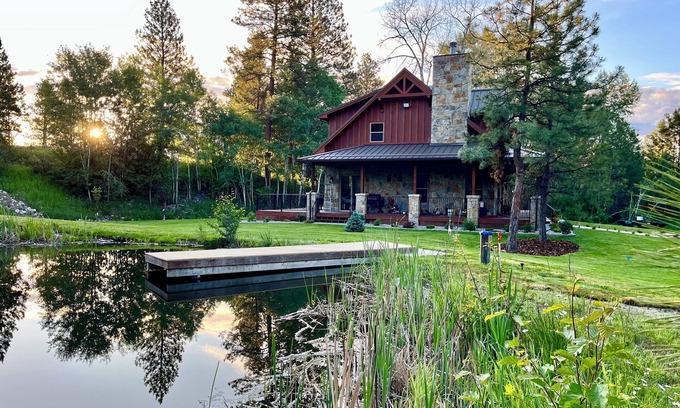 Hamilton Casa | Riverfront Luxury Cabin With Pond And Hot Tub