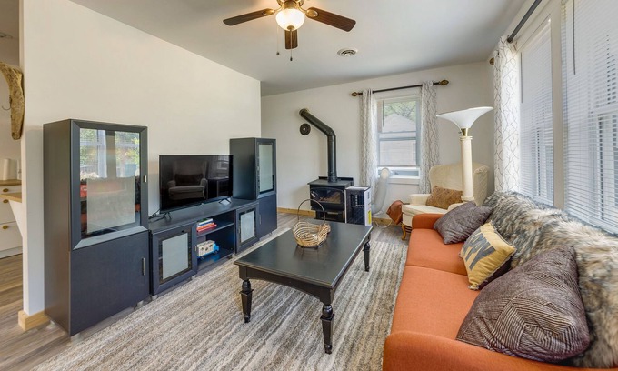 Hillsboro Casa | Riverfront Missouri Vacation Rental w/ Deck