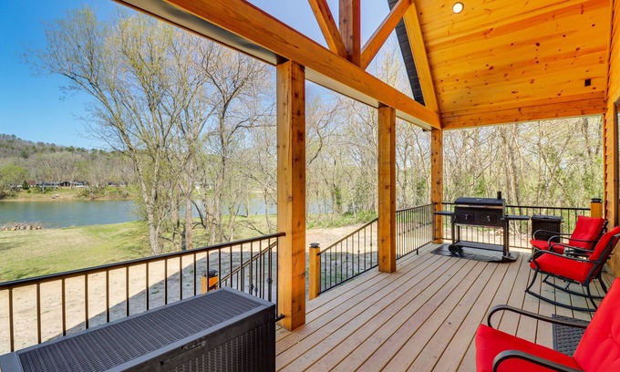 Boswell Cabina | Riverfront Mountain View Cabin w/ Deck & Grill!