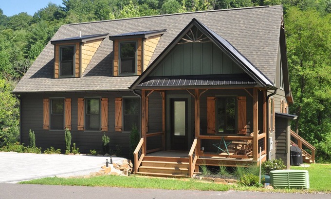 Cullowhee Casa | Riverfront on the Tuck! Close to WCU