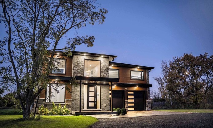 Trent Hills Casa | Riverfront Retreat Modern Home w Sauna and Hot Tub