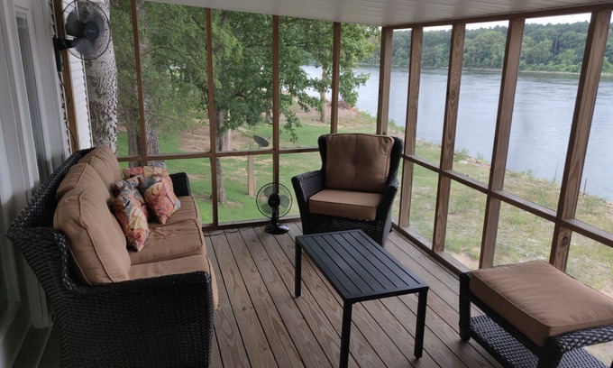 Counce Casa | Riverfront Retreat & Fisherman's Gold, on TN River