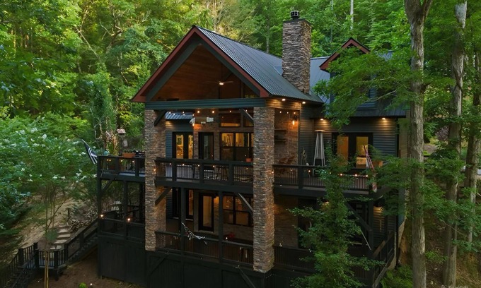 Ellijay Cabina | Riverfront Retreat in Secluded Resort
