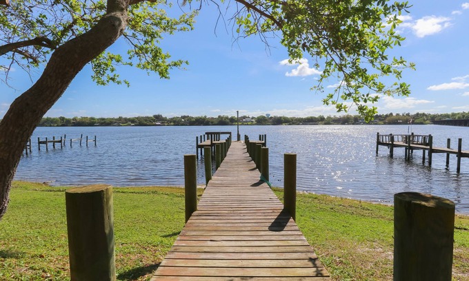 Roseland Casa | Riverfront Retreat, Private Docks, on Small Acreage.