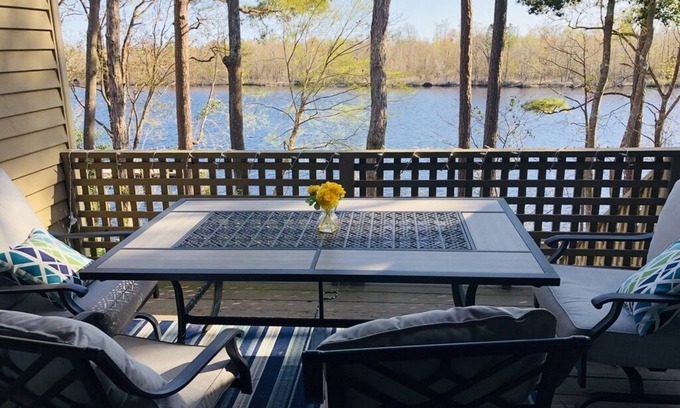 Castle Hayne Condominio | Riverfront Retreat with Gorgeous View