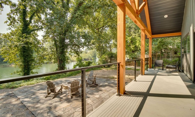Mountain Home Cabina | Riverfront Salesville Cabin Rental w/ Shared Dock!