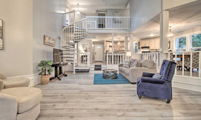 Savannah Casa | Riverfront Savannah Getaway with Pool and Dock!