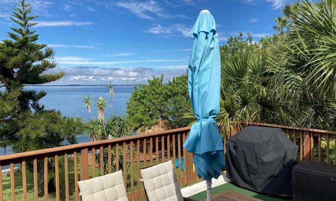 Crescent Beach Apartamento | Frente al río directo con vistas increíbles * Piscina compartida * 200 ma la playa