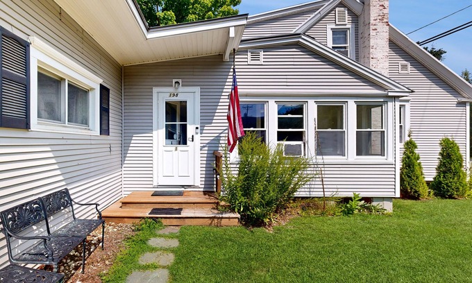 Proctorsville Apartamento | Riverfront studio with river view, full kitchen, & free WiFi