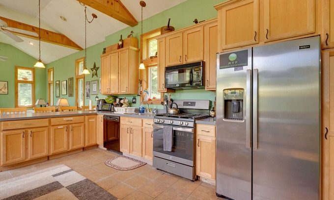 Bridgewater Corners Casa | Riverfront Vermont Vacation Rental w/ Hot Tub