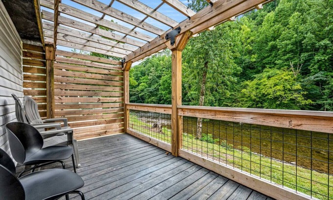 Townsend Cabaña | Riverfront w/Grill + Fire Pit | Close to GSMNP!