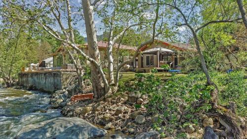 Three Rivers Casa | Riverfront with EV charger - Sequoia River Cottage