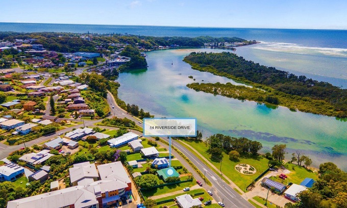 Nambucca Heads Casa | RIVERHOUSE - It about the location! Opposite the Nambucca River and estuary