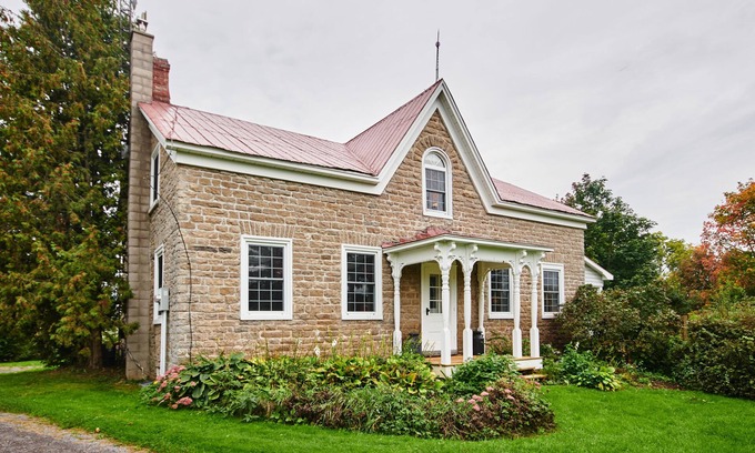 Edwardsburgh/Cardinal Casa | RIVERLEE 5-BEDROOM 3-ACRE WATERFRONT ESCAPE
