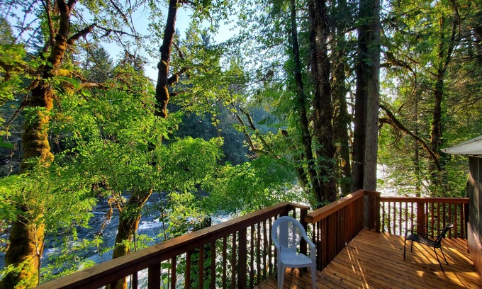 Blue River Cabina | RiverPeace on the McKenzie