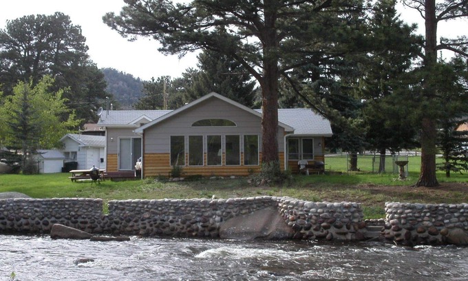 Estes Park Cabina | Rivers Edge "CAPTURA DE TRUCHA SALVAJE"
