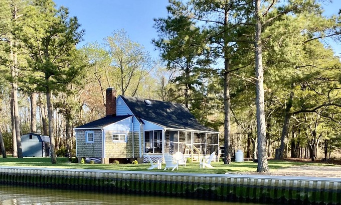 Tyaskin Cabina | Rivers Edge Waterfront Cabin, Private Beach