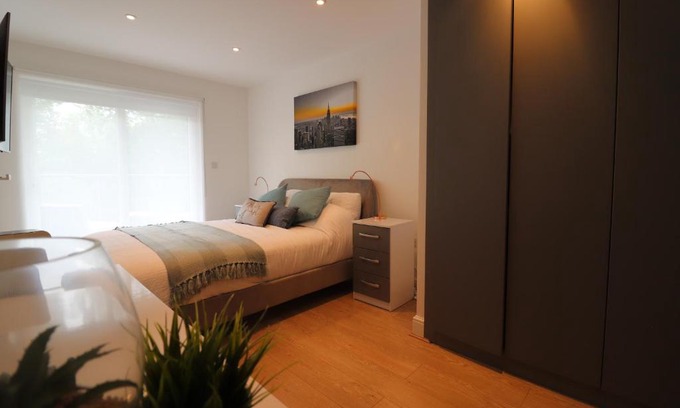 Leamington Spa Apartamento | Riverside 2 Bedroom Serviced Accommodation