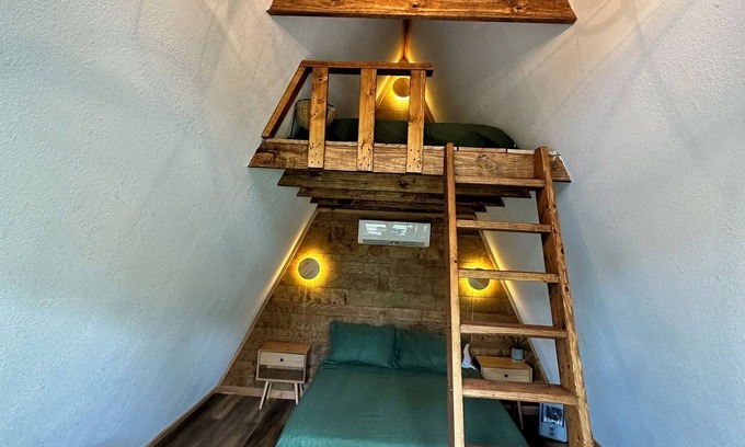 Eureka Springs Cabina | Riverside A-Frame Cabin w/ Private Access to the Kings River, Eureka Springs, AR