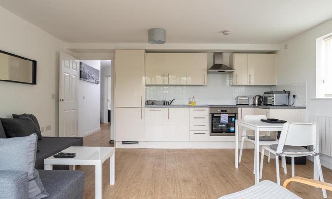 Bedford Apartamento | Riverside Balcony Apartment With Parking
