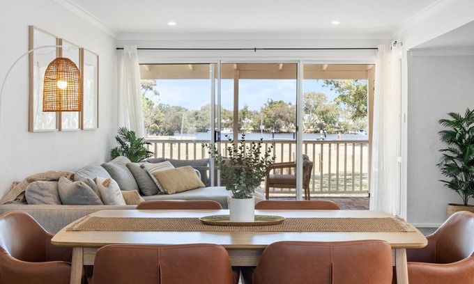 South Yunderup Casa | Riverside Bliss: Luxe Retreat in South Yunderup