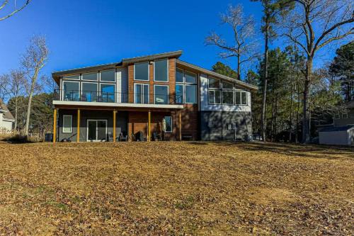 Edwardsville Casa | Riverside Bliss