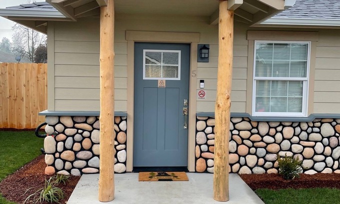 Grants Pass Casa | Riverside Cabin 5 - (Brand New Construction)