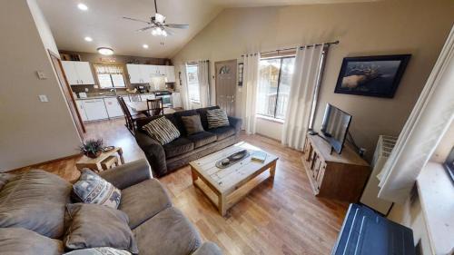 Red River Casa | Riverside Cabin - Pet Friendly - On the River - Hot Tub - WiFi - Washer - Dryer - Grill
