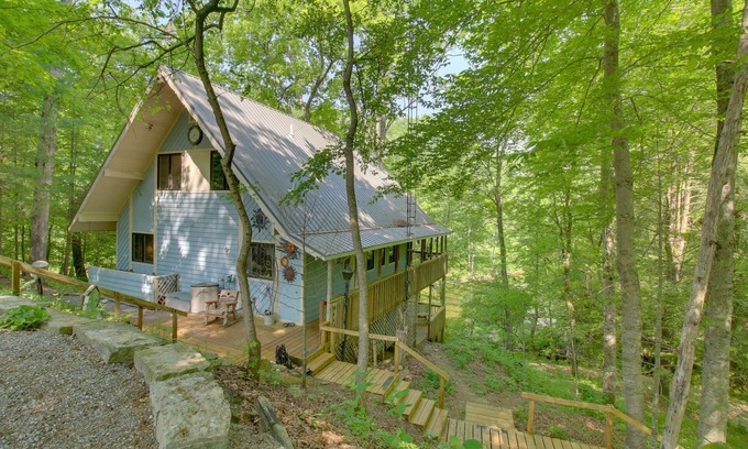 Scipio Casa | Riverside Cabin w/ 3 Decks in North Vernon!