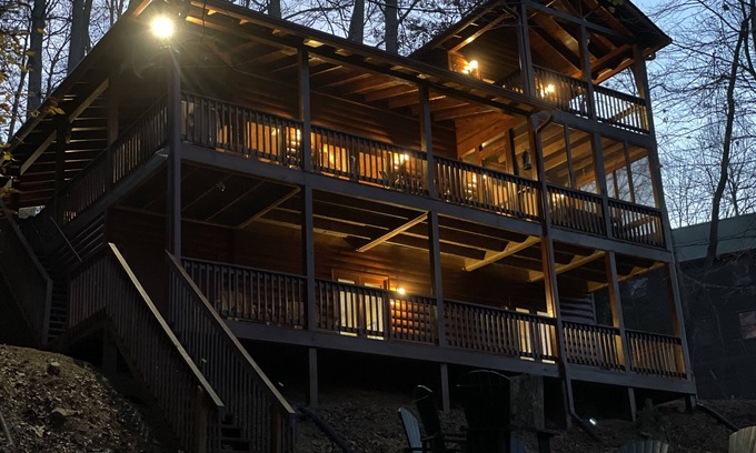 Ellijay Cabina | Riverside Cabin with Gameroom, Deer, & Fishing.