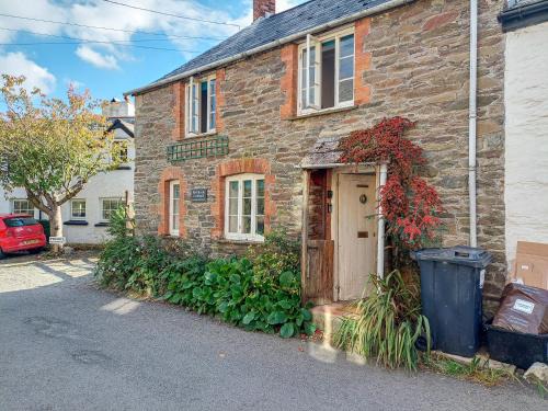 Brendon Casa | Riverside Cottage