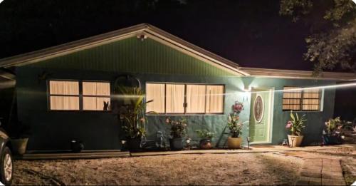 Edgewood Casa | Riverside Cottage in the City Woods