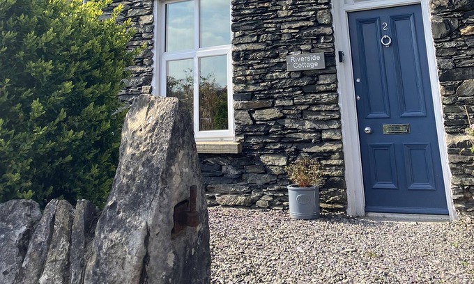 Staveley Cabaña | Riverside Cottage with bike storage - just 10 mins from Windermere