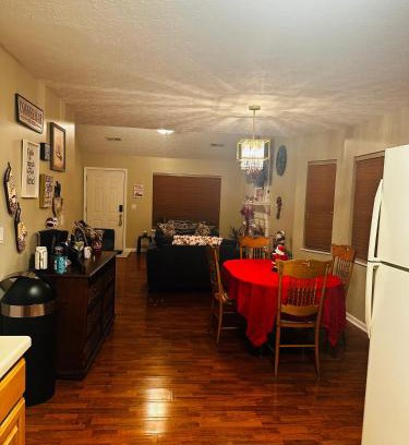 Sevierville Casa | Riverside Escape King Suite, and Queen Suite.