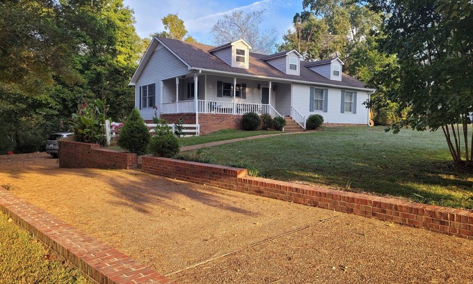 Shelbyville Casa | Riverside Getaway - Enjoy Quiet Life Right on the Duck River