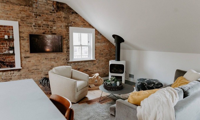 Carver Apartamento | Riverside Getaway - Rev Up, Connect, Rest