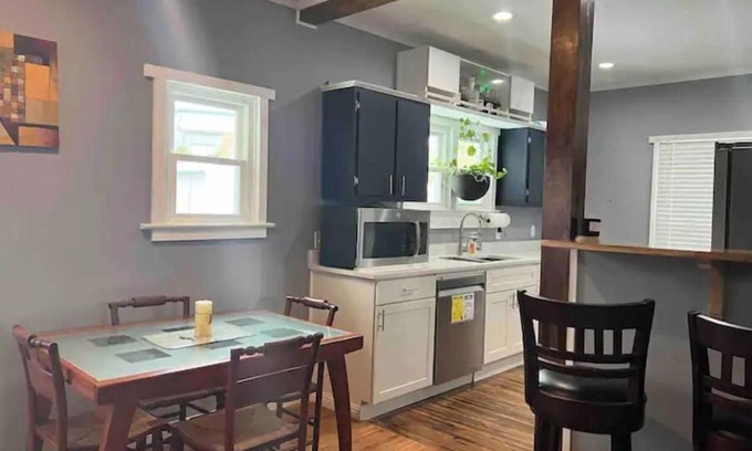 Belmont Historic District Casa | Riverside Home comfortable & cozy