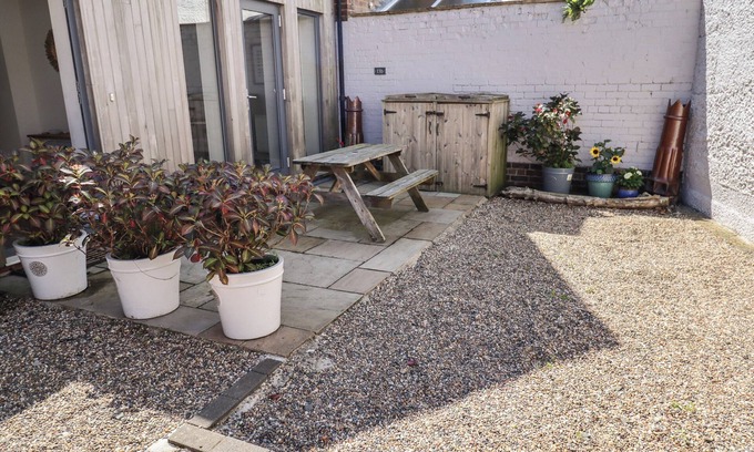 Alnmouth Cabaña | RIVERSIDE LODGE, family friendly, country holiday cottage in Alnmouth