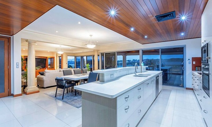 Bicton Casa | Riverside Luxury Residence - Executive Escapes