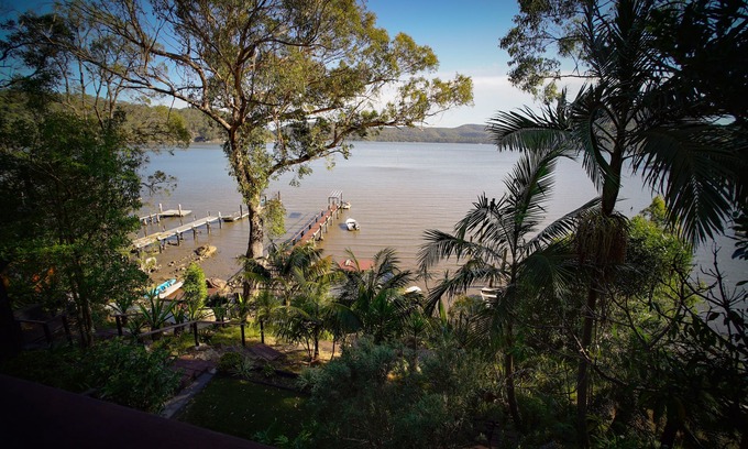 Cogra Bay Cabaña | Riverside retreat