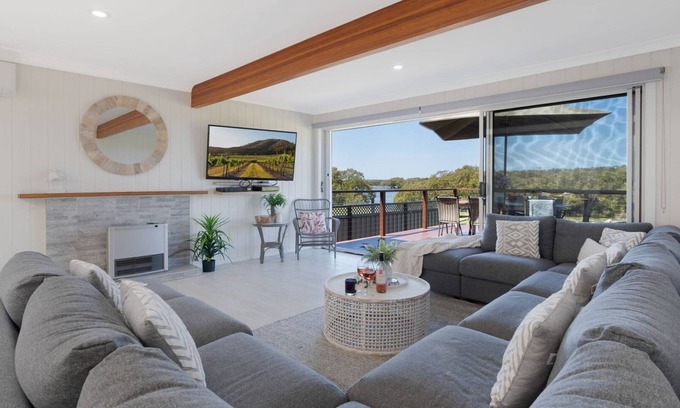 Coolangatta Casa | Riverside Retreat, Coolangatta, near Seven Mile Beach