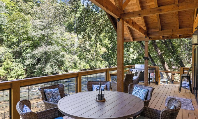 Ellijay Cabina | Riverside Retreat Cartecay, Hot Tub, Fire Pit, Gameroom
