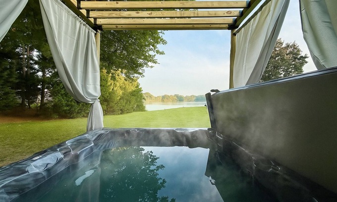 Hague Casa | Waterfront 3-Bed Oasis Perfect for City Getaway