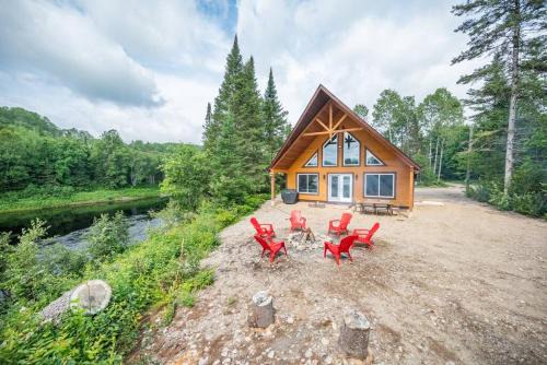 Mansfield-et-Pontefract Chalet De Esquí | Riverside Retreat: Maazah Cottage