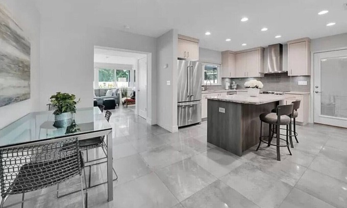 Riverside Heights Casa | Riverside Retreat near Armature