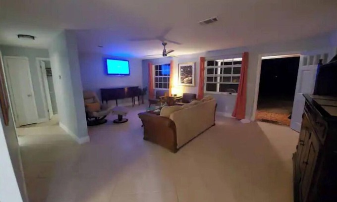 Holly Hill Casa | Riverside Retreat 3/2 Home With River View